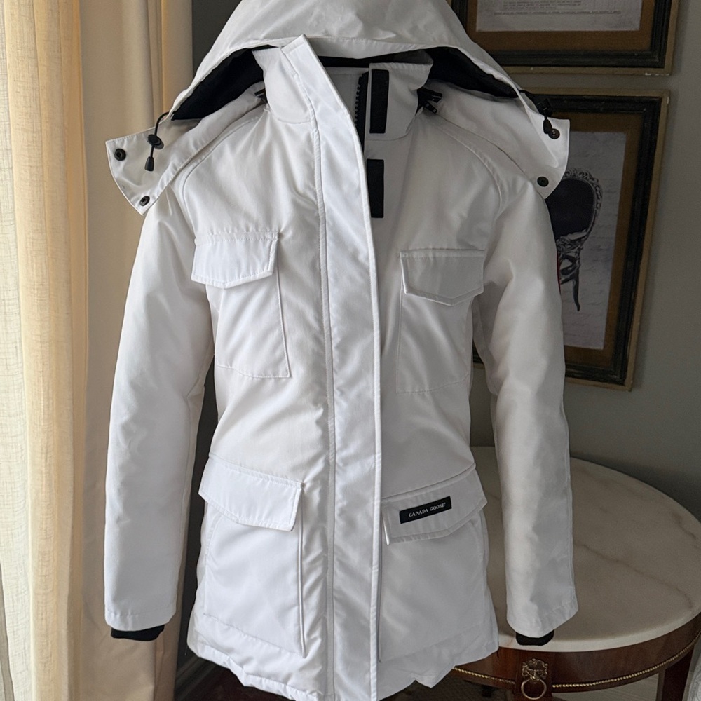 CANADA GOOSE LADIES CONSTABLE WHITE PARKA SIZE SMALL